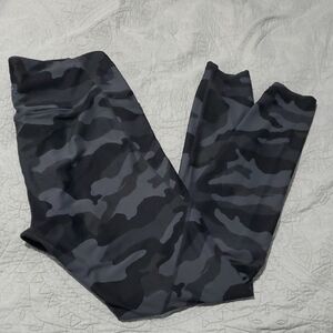 Old NAVY Black Camouflage Leggings